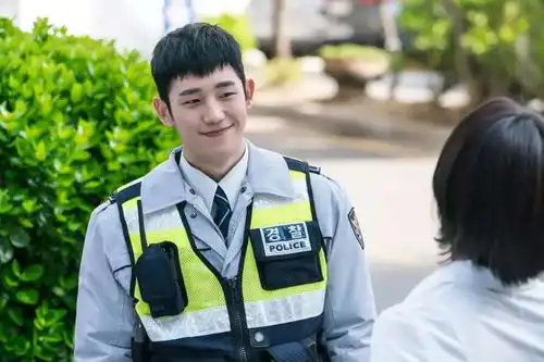 当你沉睡时韩宇卓的父亲的弟弟,是杀死男女主父亲的凶手