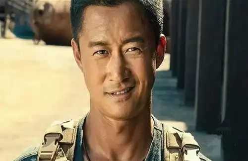 片酬超过李连杰成龙的总和,连走路都要钱,吴京直言请不起
