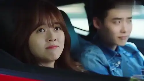 w两个世界姜哲本想耍帅,谁料被妍珠无情吐槽,一点情面不留