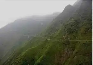 这条路通往天空之城舍块汤丹小镇您去过吗