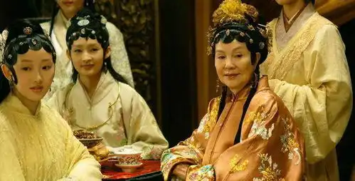 俗语肩膀头儿不齐不足亲戚,穷人见穷人非亲胜似亲,下一句是啥