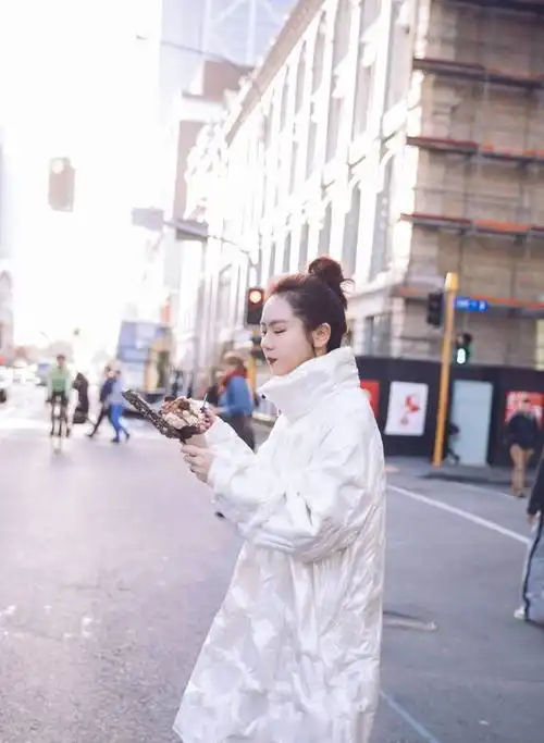 还是那个戚仙女戚薇身穿雾莲仙女裙亮相明星大侦探,太惊艳

