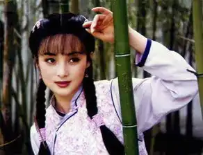 42岁蒋勤勤二胎产子逐渐淡出荧幕的她都做了什么
