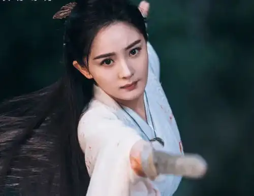 杨幂陈伟霆新剧斛珠夫人杀青,双人剧照好甜,古装造型般配
