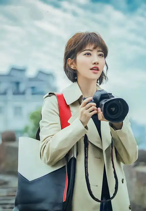 背景强大但张艺谋都捧不红,却被景甜这样的教养给圈粉了