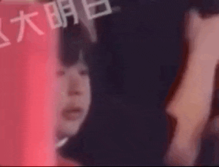 小海绵为妈妈接机,身高快到杨颖胸口位置,帅气可爱像爸爸黄晓明