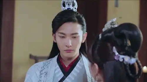 双世宠妃2小檀说了一堆话,墨奕怀却以为小檀得了失心疯
