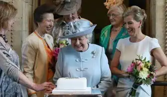 5000顶帽子的精致人生,英国女王的少女时代
