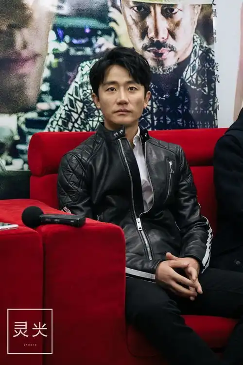 不洗头之交黄轩段奕宏跑宣传都是鸟窝头
