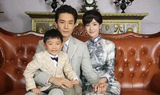 她和老师相恋成婚,2次怀孕,2次生下龙凤胎,女儿成家喻户晓名人
