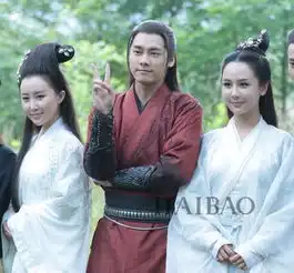 又一个童星被整容给毁了,脸部僵硬笑不出来
