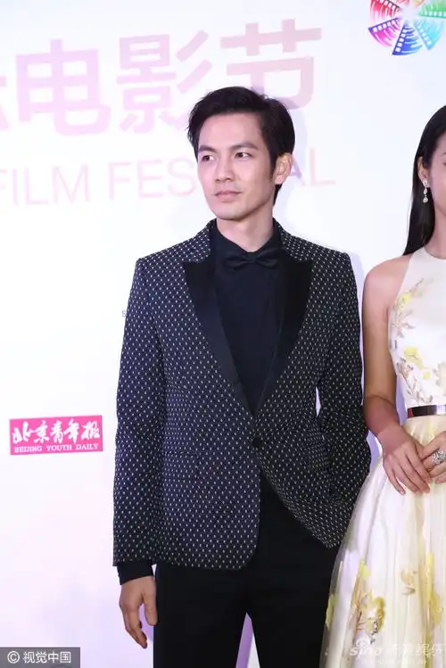 组图北影节开幕红毯波特曼开胸裙张靓颖爆乳
