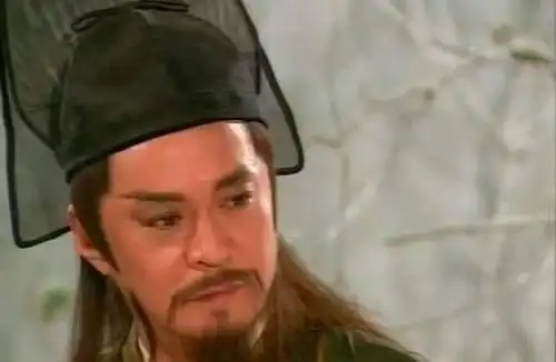 笑傲江湖里的岳不群是伪君子吗我觉得他人很好啊
