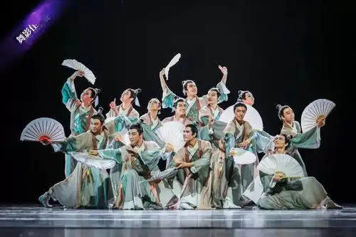 世界读书日编导胡岩与书的不解之缘纸扇书生英台初妆书痴
