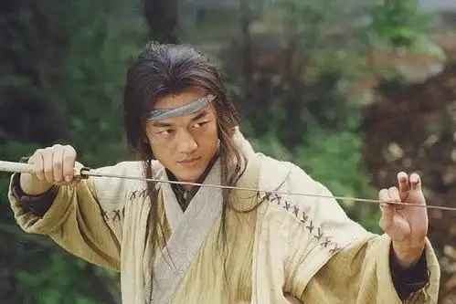 笑傲江湖同样都是修炼葵花宝典,为什么武功差距却这么大呢
