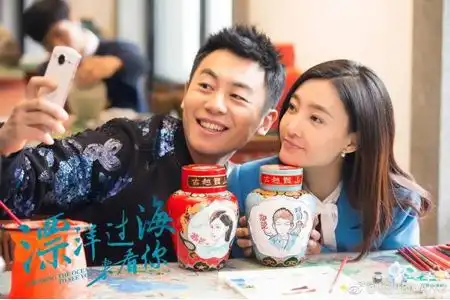 风火轮夫妇又虐狗景甜片场沉迷美图手机自拍陈柏霖搞怪抢镜
