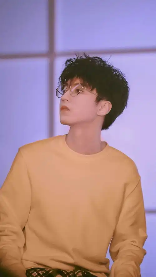 为什么觉得王俊凯突然好看了
