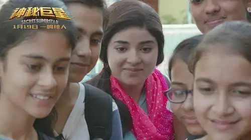 神秘巨星曝谁是巨星预告蒙面歌者惊艳亮相
