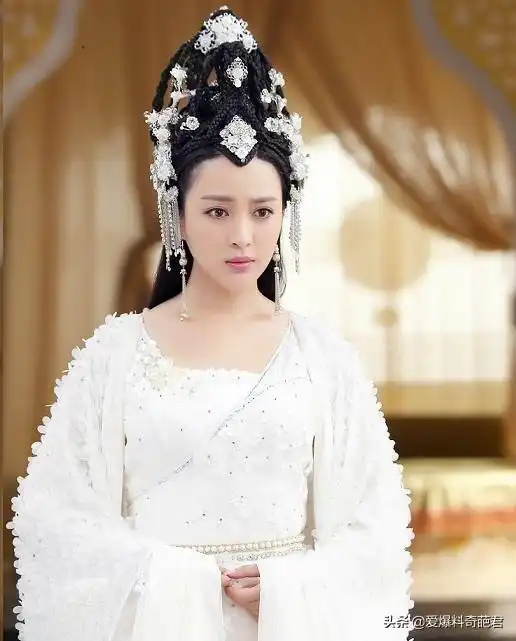 甘婷婷晒剧照,配文说41个字,网友有史以来最美武则天