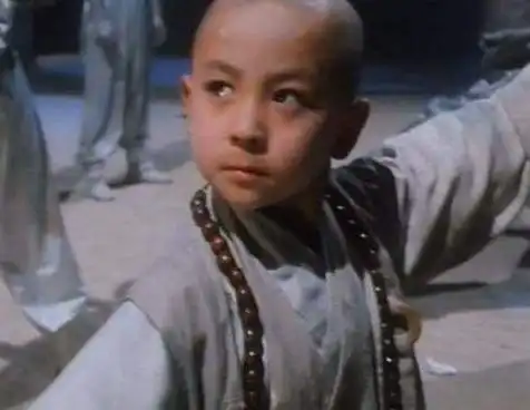 童星出身5岁爆红,从小与吴孟达搭戏,如今长大成人开百万豪车
