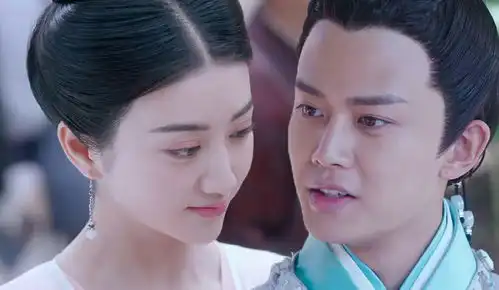 前有沈珍珠,后有司藤,谁不赞一声景甜的造型,美艳御姐优雅娴静