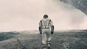 速看美国科幻大片星际穿越地球濒临灭绝,宇航员穿越虫洞传回数据助女儿拯救人类
