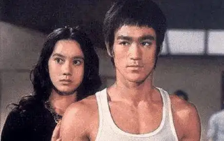 李小龙去世后,唯一留下来的女儿李香凝,如今在美国变成这样
