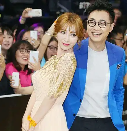 国庆档好戏连台,胸神柳岩站台的只有这一部,能治不开心