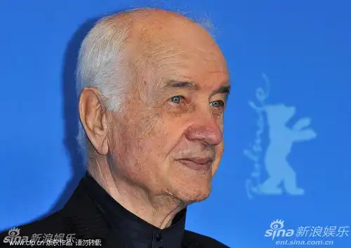 高清组图阿明缪勒斯塔尔现身被授予终身成就奖
