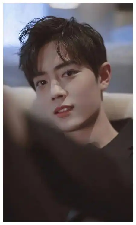 肖战放粮了,放出93秒胶片相册,够一个月朋友圈的量了
