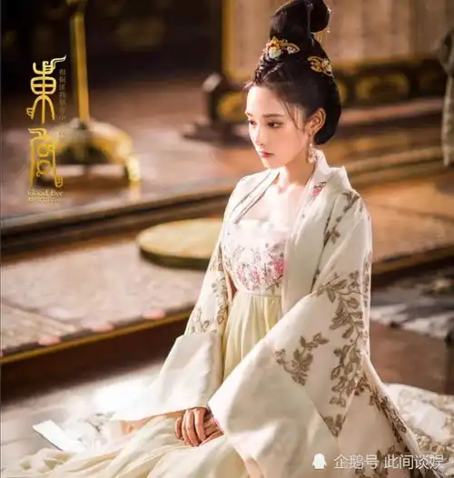 东宫之后,彭小苒新剧再穿红色异域装,比小枫还要美