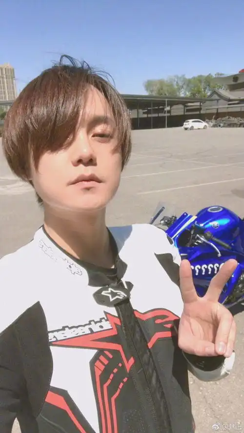 如何客观地评价尹正的长相