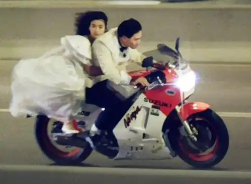 历经物欲横流,重温天若有情尤为催泪,今天还有谁相信有这样的爱情
