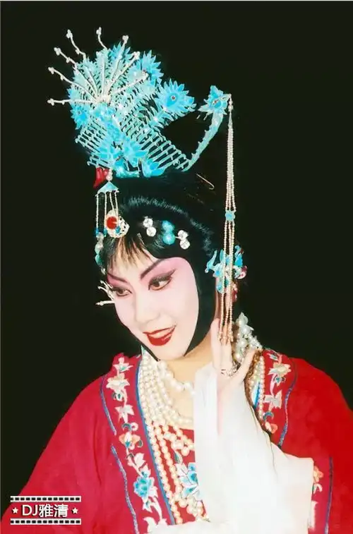 李维康各时期老照片欣赏,从小美到老,图7有高玉倩,最后一张全家福
