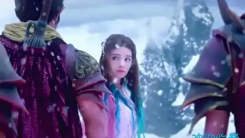 人鱼公主走个路都能摔倒,冰湖机智逃生,火族侍卫智商堪忧啊
