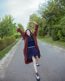 拍照时怎样摆姿势好看自然,又能突出身材比例拍照姿势宝典