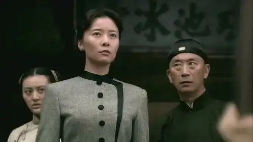 圣天门口杭老大持枪闯雪宅,雪老爹吓得不敢啃声,出头要靠女人
