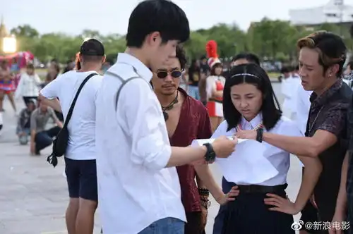 组图唐人街探案探班旧照曝光刘昊然张子枫穿白衬衫显青涩
