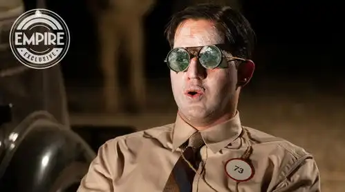 电影奥本海默新剧照本萨弗迪墨镜迎接核爆
