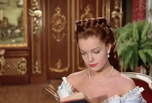 真实的茜茜公主,患抑郁症,害死亲生女儿,最终被一把锉刀暗杀