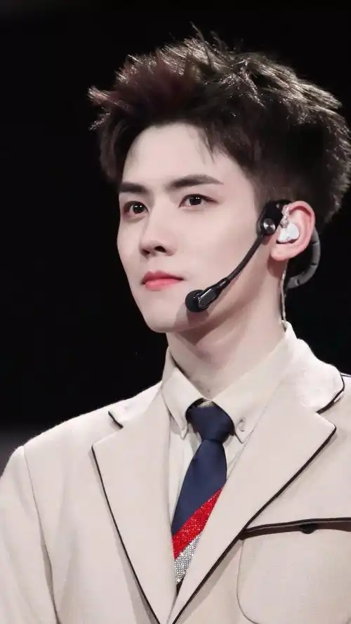 粉丝求图明星壁纸r1se单人组合合集
