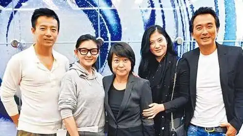 命理师爆料大s怀孕5个月改当宅女足不出户
