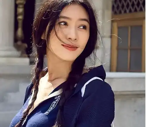 与陆毅相恋4年,汤唯给她做配,富豪老公病死狱中,她如今怎样了
