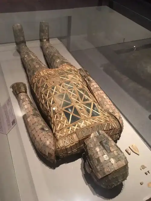 快看地摊上惊现金缕玉衣