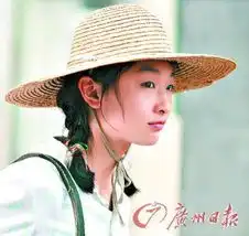 山楂树之恋看90后周冬雨清纯家居照
