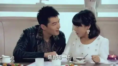 胡歌客串爱情公寓,和唐悠悠谈节操,差点没认出来
