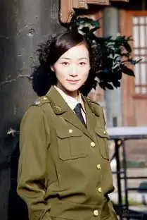 请问这几件衣服是什么颜色的
