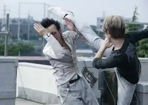 热血高校2中三浦春马头发颜色是什么色啊