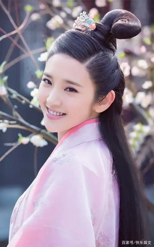 唐艺昕粉色装照,少女感强