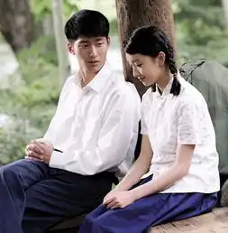 周冬雨的华丽蜕变,农村娃娃秒变女神,事业成功还很喜欢做善事
